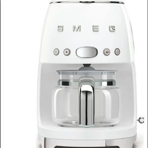 '50s Retro Style 10-Cup Drip Coffeemaker
SMEG